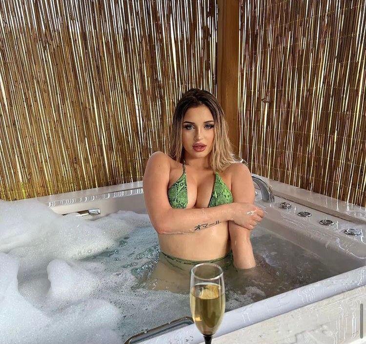 Emirgazi Lüks Bayan Bayan Escort Neval